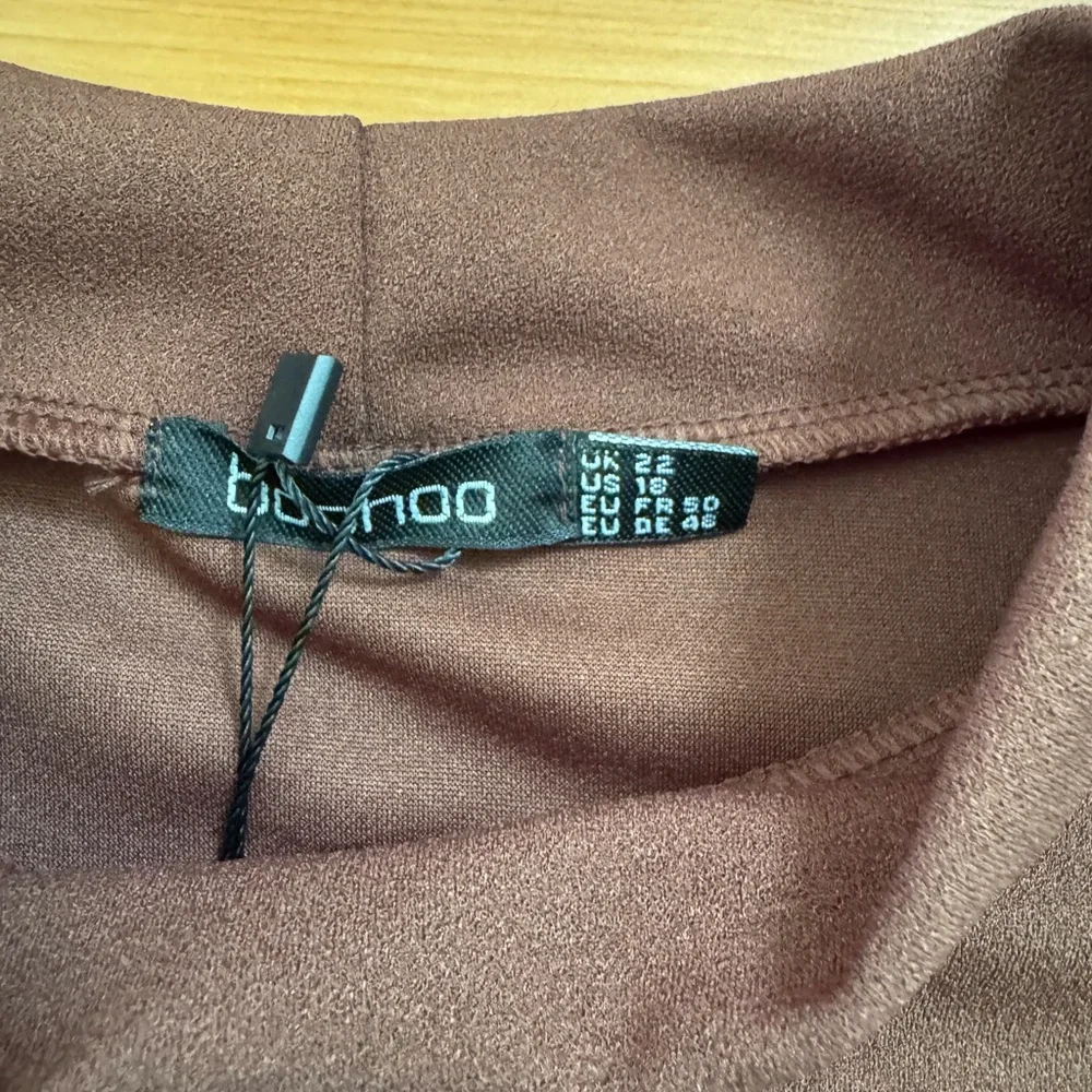 Boohoo Chocolate Brown Choker Cutout Long Sleeve Bodysuit Size 18 New With Tags - Picture 4 of 9